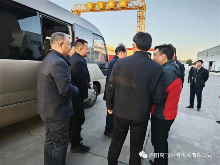 熱烈歡迎省政府參事、省工信廳原廳長(zhǎng)李濤一行蒞臨高飛橋隧調(diào)研指導(dǎo)